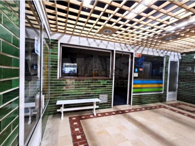Espaço comercial em Nossa Senhora do Pópulo, Coto e São Gregório