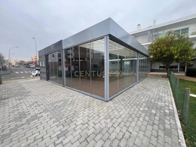 Espaço Comercial em Oeiras com 100m² e 2 Casas de Banho arrendada com yield de 10%