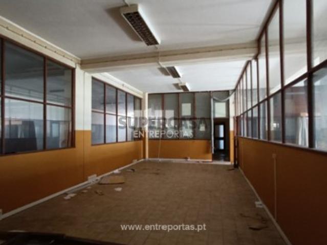 Espaço comercial em Aver o Mar