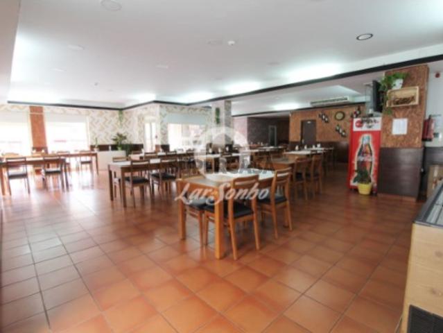 Espaço comercial em Aver o Mar
