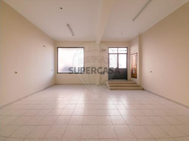 Espaço comercial em Agualva e Mira Sintra