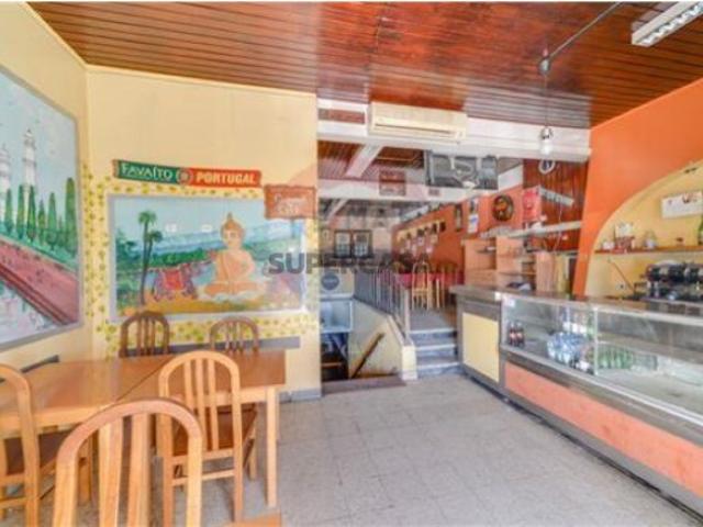 Espaço comercial em Águas Livres