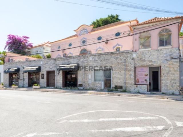 Espaço comercial em Montelavar