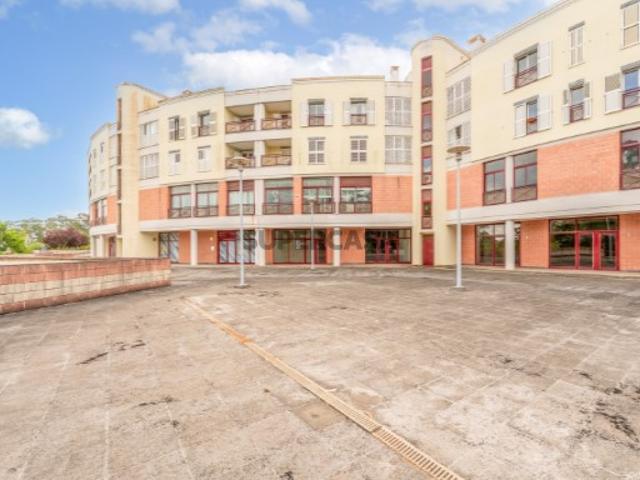 Espaço comercial em Barcarena, próximo ao Taguspark