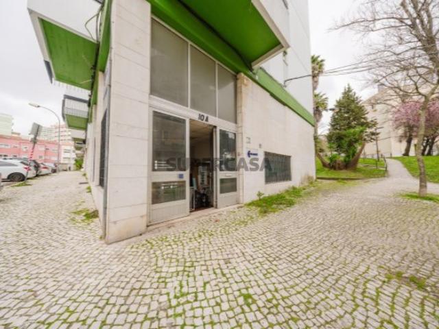 Espaço Comercial em Benfica
