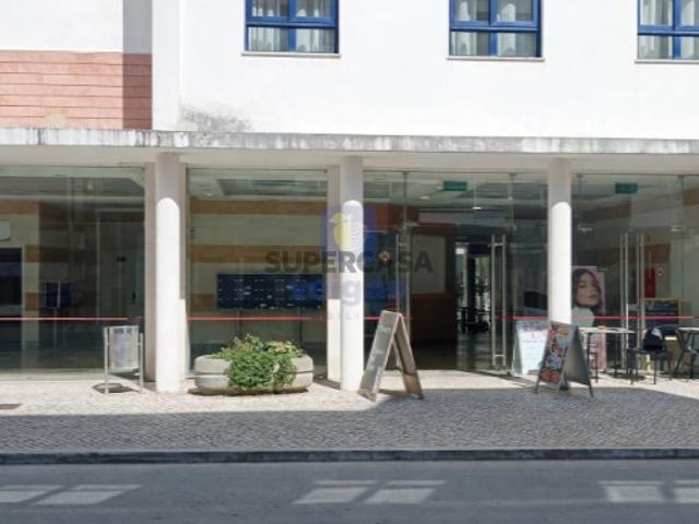 Espaço comercial em Bombarral e Vale Covo