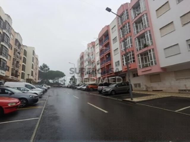 Espaço comercial em Cacém e São Marcos