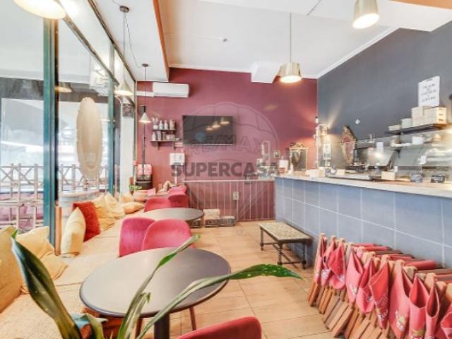 Espaço comercial em Carcavelos e Parede