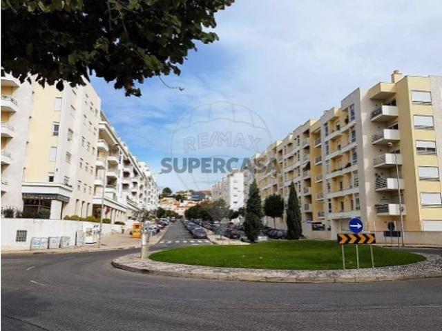 Espaço comercial em Carcavelos e Parede