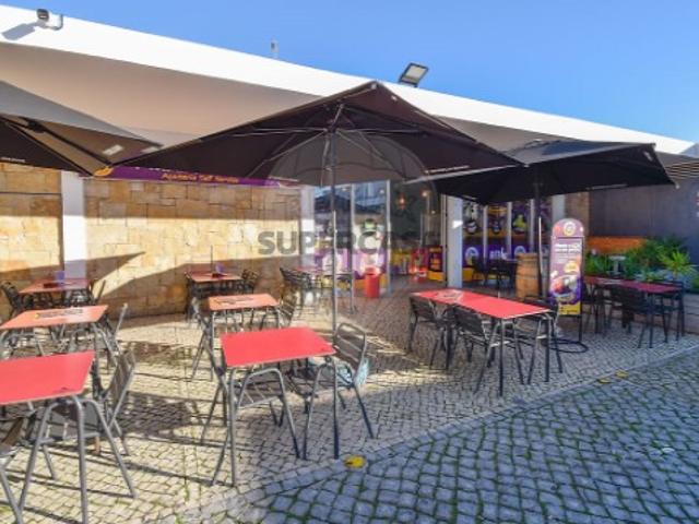 Espaço comercial em Carcavelos e Parede