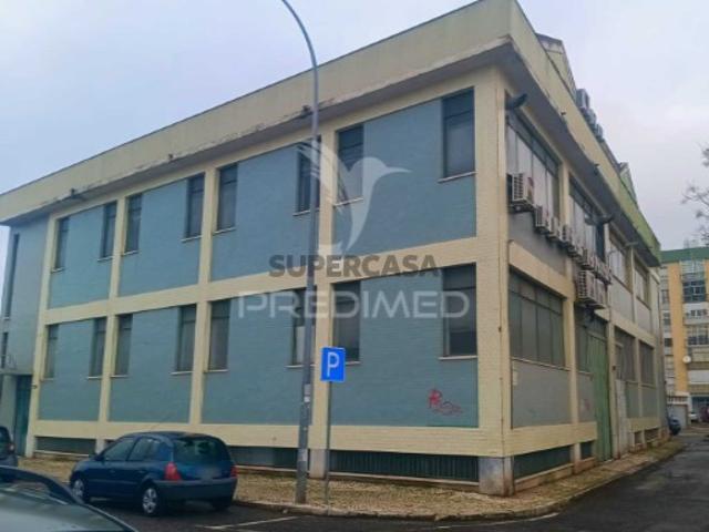 Espaço comercial em Falagueira Venda Nova