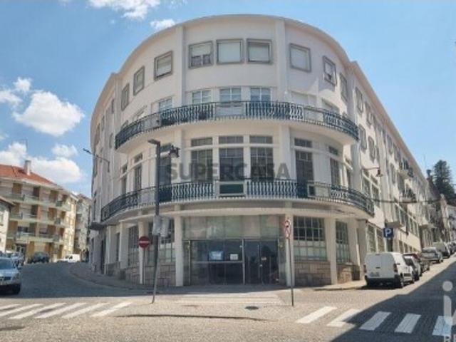 Espaço Comercial em Guarda de 650,00 m²
