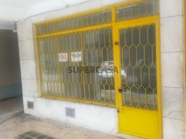 Espaço comercial em Laranjeiro e Feijó