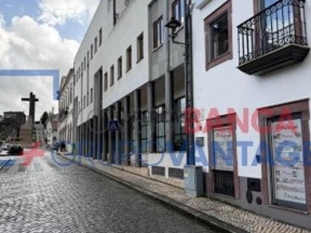 Espaço comercial em Poiares Santo André
