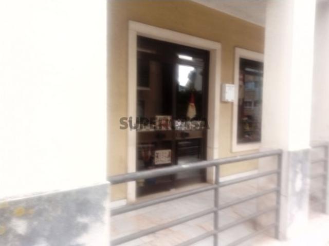 Espaço comercial em Ramada e Caneças