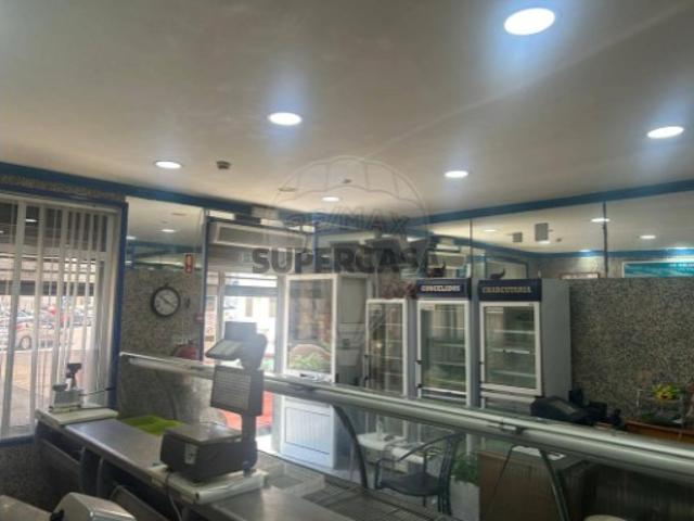 Espaço comercial em Rio de Mouro