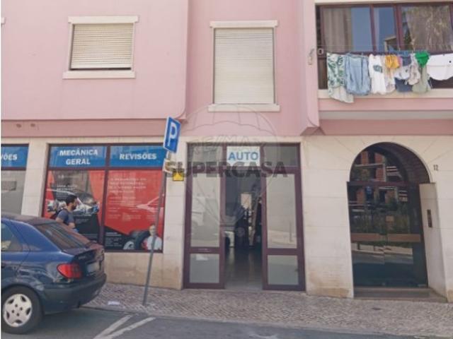 Espaço comercial em Santa Clara