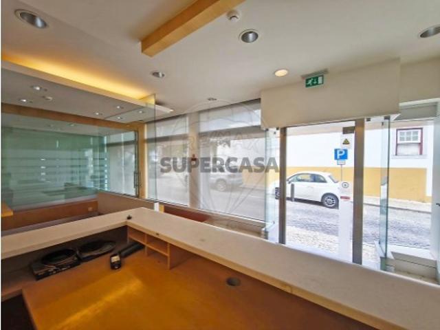 Espaço comercial em Santiago Maior e São João Baptista