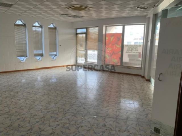 Espaço comercial em Santiago Maior e São João Baptista