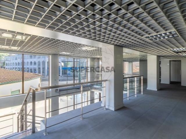 Espaço comercial em Santo António dos Olivais