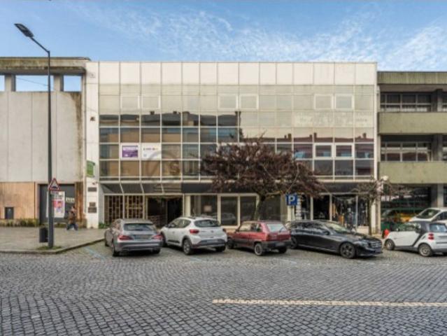Espaço comercial em Santo Tirso, Couto S.Cristina e S.Miguel e Burgães