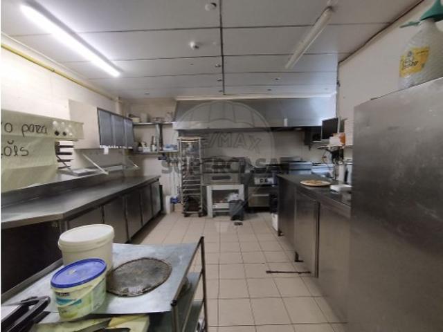 Espaço comercial em Sé Nova, Santa Cruz, Almedina e São Bartolomeu