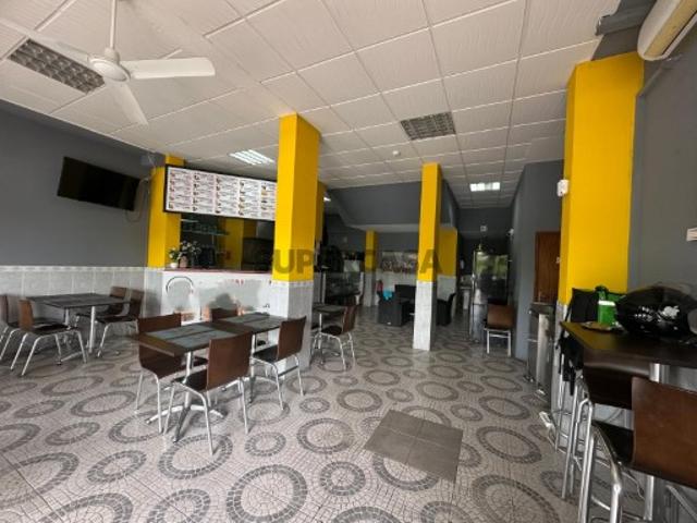 Espaço Comercial em Venda: Restaurante em Funcionamento
