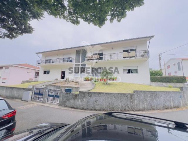 Espaço comercial em Vila Nova de Famalicão e Calendário
