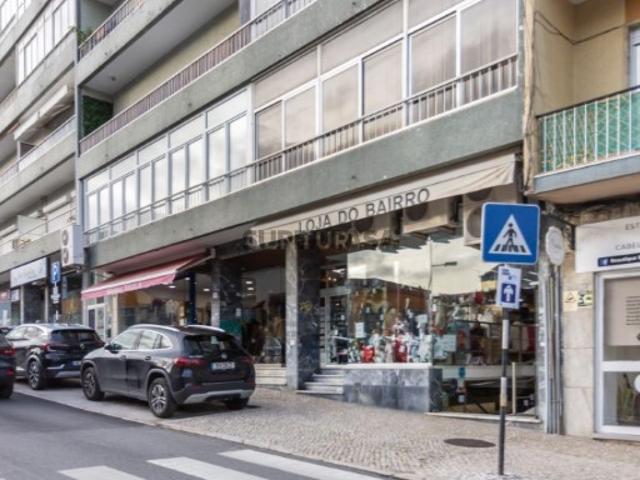 Espaço comercial em zona central de Almada