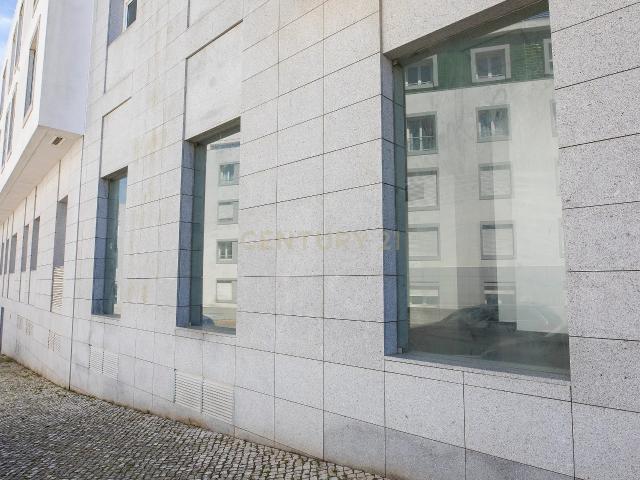 Espaço Comercial junto a Estação de Benfica
