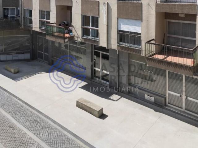 Espaço comercial para arrendar no Marquês Bonfim Porto