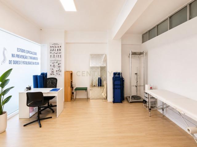 Espaço comercial para o seu negócio na Praia da Rocha para arrendamento