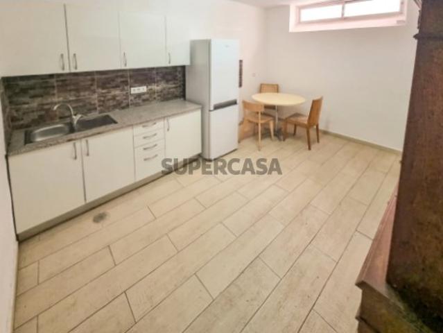 Espaço Comercial para Venda e Arrendamento Anual em Portimão