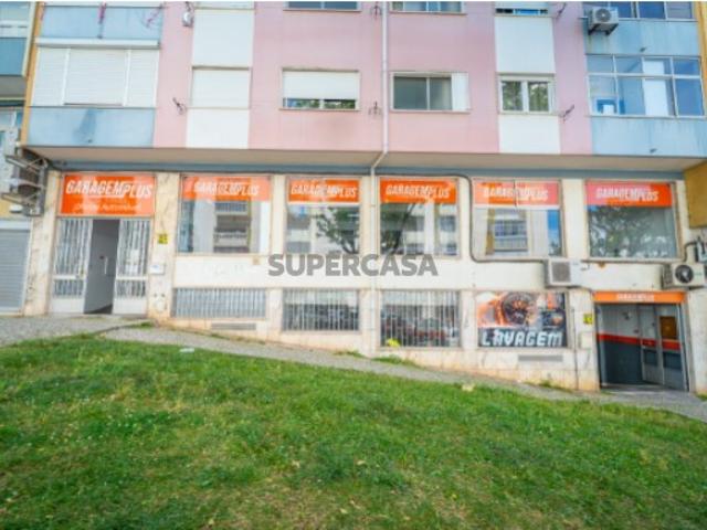 Espaço Comercial para venda em Casal de S. Brás, Amadora