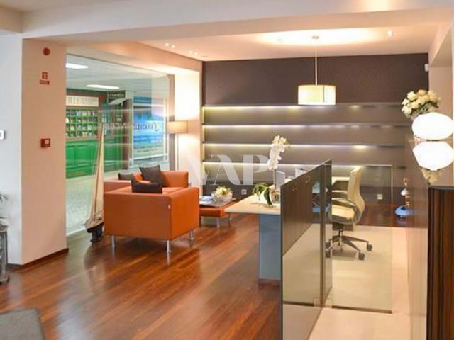 Espaço comercial para venda na Marina de Vilamoura