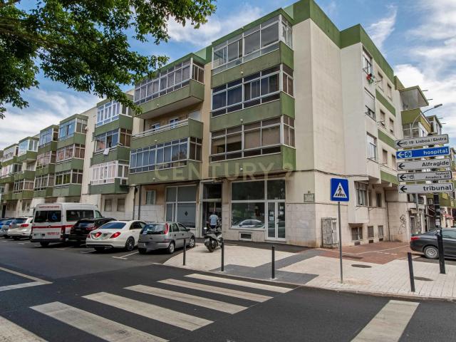 Espaço Comercial próximo à Urb. Neudel, Amadora