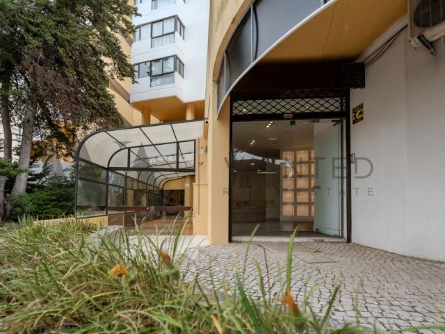 ESPAÇO COMERCIAL RENOVADO, MONTE ESTORIL, CASCAIS