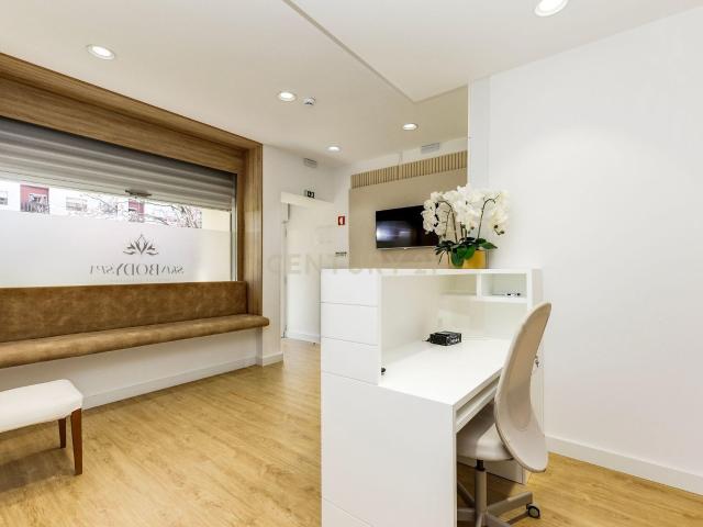 Espaço Comercial, Renovado, com 150m² na Quinta Grande – Excelente Visibilidade