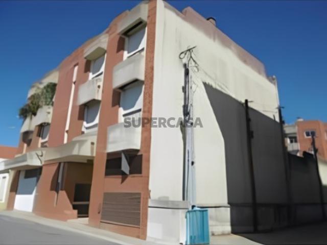 Espaço Comercial Versátil no Centro de Vendas Novas Excelente Oportunidade!