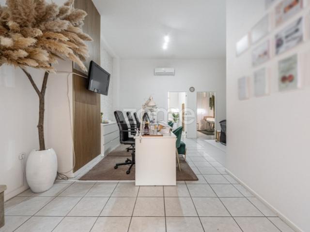 ESPAÇO COMERCIAL VERSÁTIL COM POSSIBILIDADE PARA HABITAÇÃO