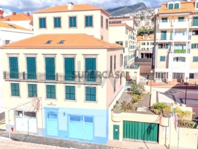 Espaço Comercial | 145 m2 de ABP | Rua do Carmo | Funchal | Madeira Island