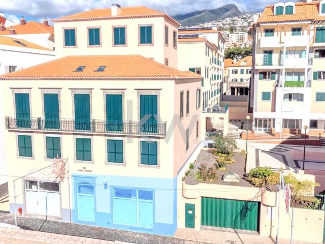 Espaço Comercial | 145 m2 de ABP | Rua do Carmo | Funchal | Madeira Island