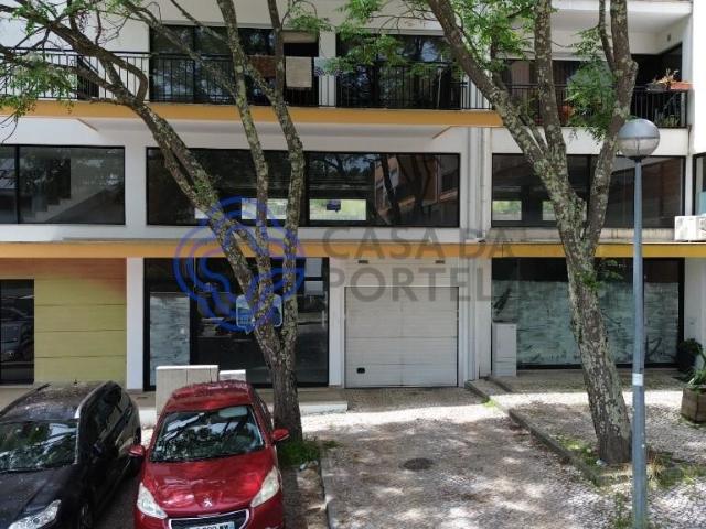 Espaço Comercial 171,8 m2 + Box 20m2 c/ Potencial para Loft em Viseu