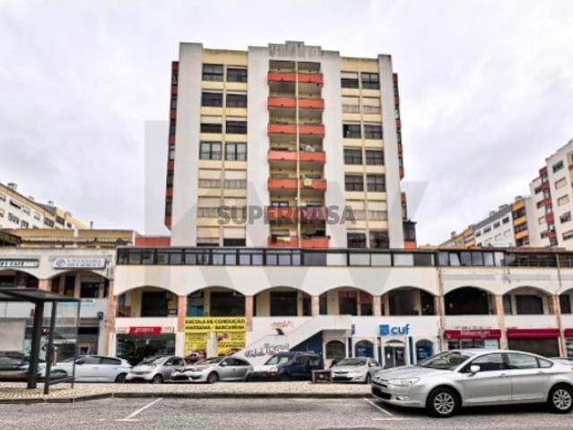 Espaço Comercial | 180m2 | Galeria do Shopping Center de Massamá