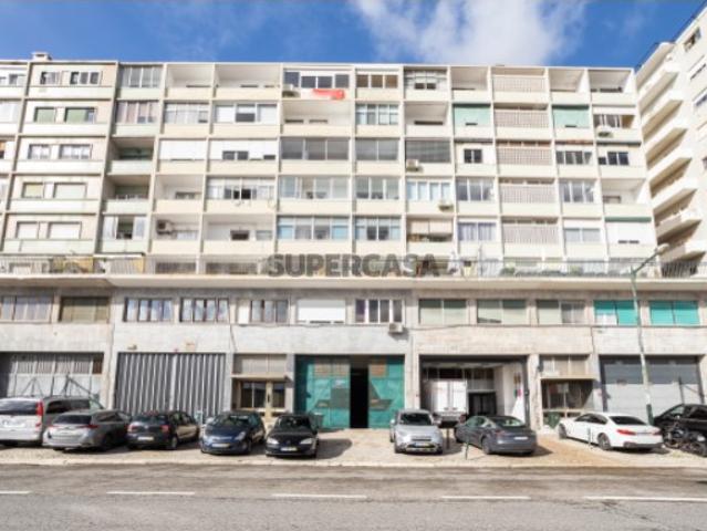 Armazém Único em Localização Prime de Lisboa Perto de Santa Apolónia e Alfama!