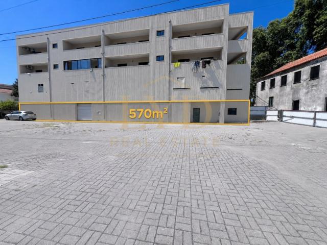 Espaço de Arrecadação e Arrumos com 570 m² em Penamaior, Paços de Ferreira