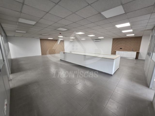 Espaço de loja/escritórios para arrendamento em Santa Iria de Azóia