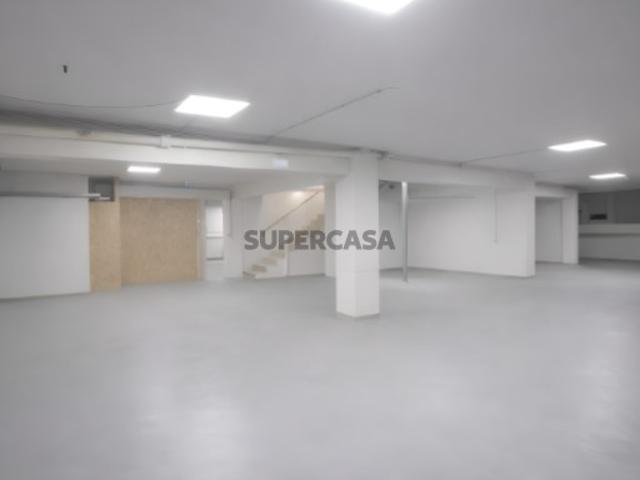 Espaço Industrial com Licença e Projeto Habitacional