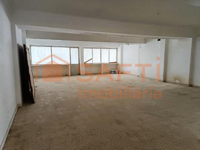 Espaço loja/ armazém de 210 m2 em Agualva Cacém 210m² Mira Sintra