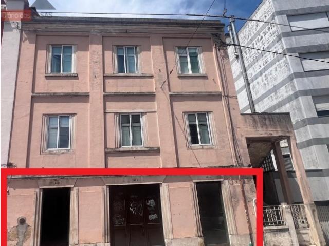 Espaço para transformar em dois apartamentos T1